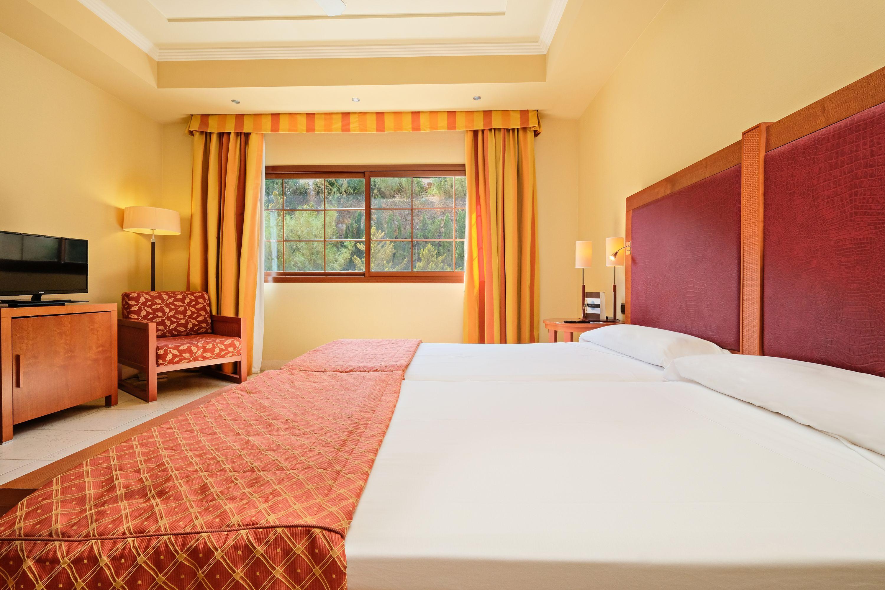 Hotel Envia Almeria Spa & Golf Агвадульсе Экстерьер фото A room at the hotel