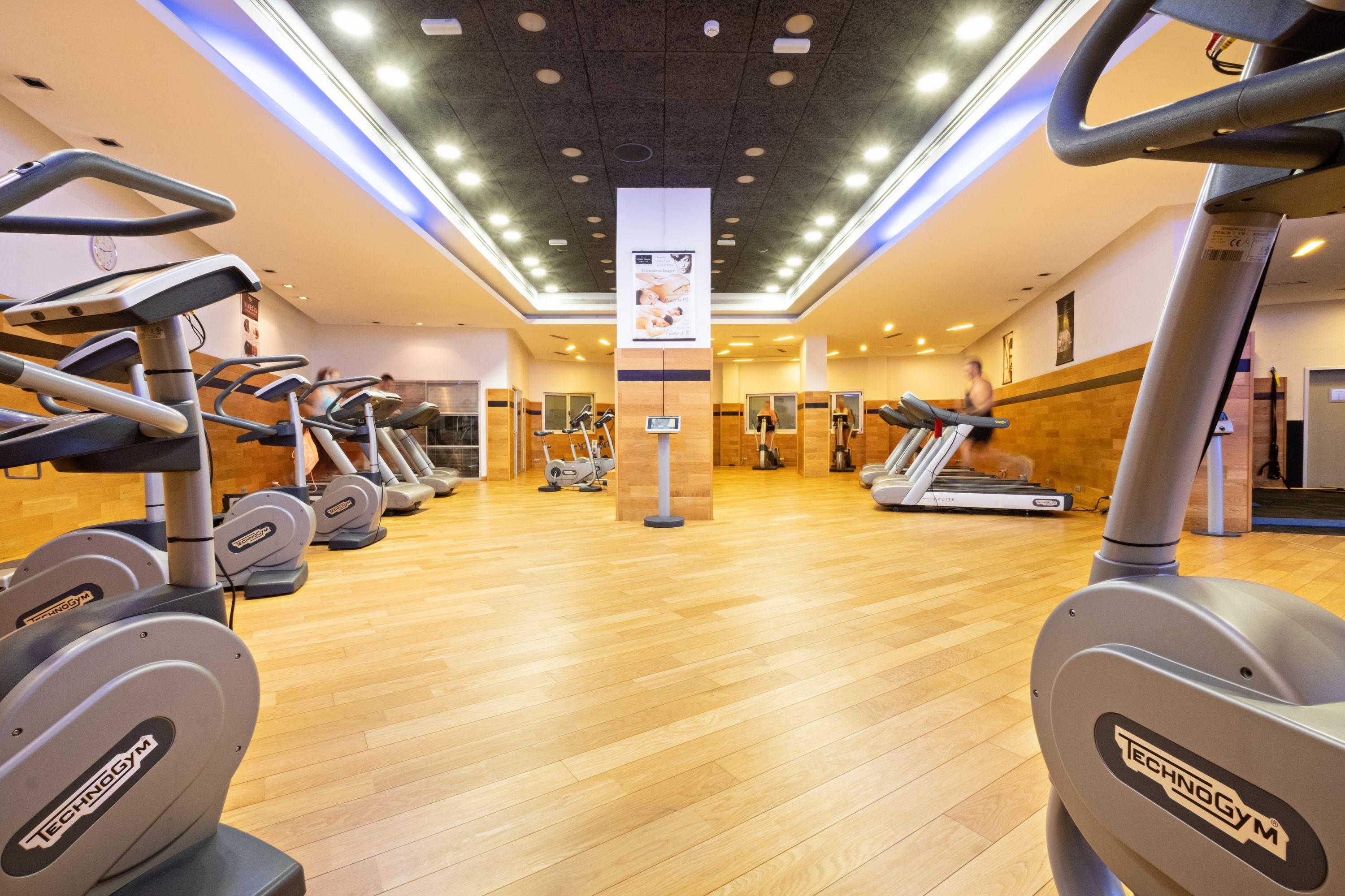 Hotel Envia Almeria Spa & Golf Агвадульсе Экстерьер фото The gym at the hotel